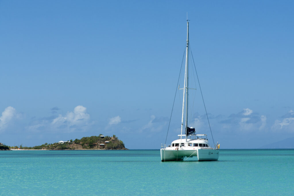 catamaran au mouillage en Martinique