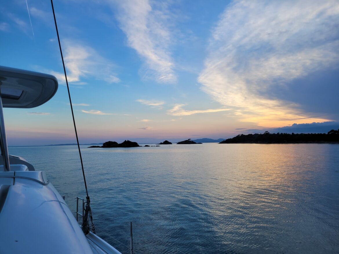 Coucher de soleil au mouillage